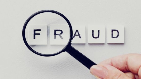 लिवाइस कंपनी का लोगो लगाकर ट्रैक शूट बेच रहा था दुकानदार, कॉपीराइट एक्ट के तहत आरोपी के खिलाफ केस दर्ज