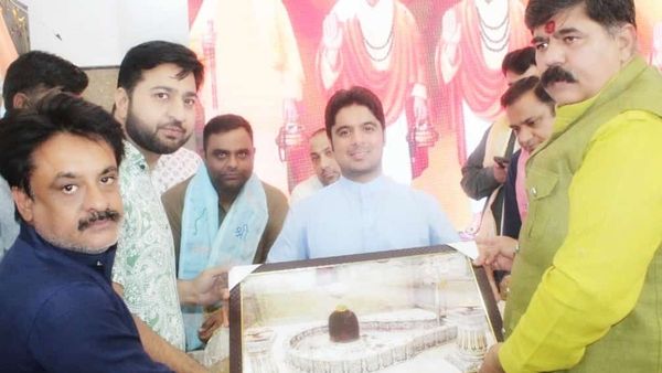 सिंध पाकिस्तान से भोपाल आए सिंधी समाज के संत नारायण भजन साई का BJP प्रवक्ता केसवानी ने किया भव्य स्वागत