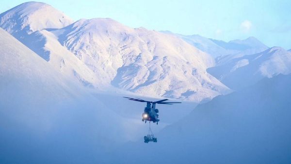 सैटेलाइट इमेजेस का दावा, LAC पर चीन बढ़ा रहा अपनी हवाई ताकत