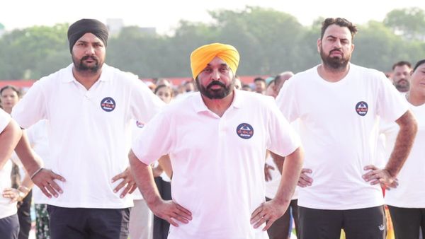 जालंधर में 15 हजार लोगों के साथ भगवंत मान ने की 'CM की योगशाला' की शुरुआत, कहा- योग को बनाए जीवन का हिस्सा