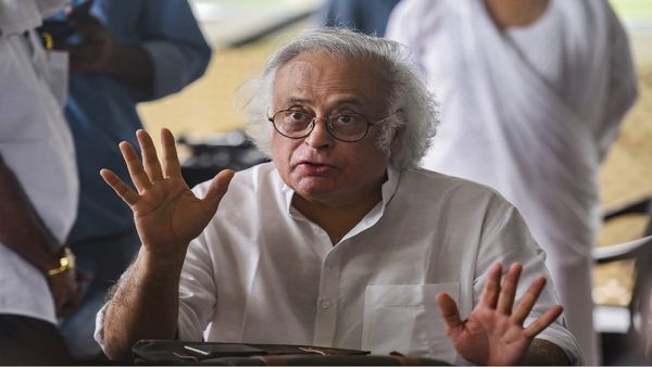 'पीएम देश में नहीं फिर भी मणिपुर में सर्वदलीय बैठक', कांग्रेस ने उठाए सवाल, कहा- अब तक PM ने ना तोड़ी चुप्पी