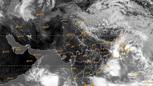 Cyclone Biparjoy: मौसम विभाग का लेटेस्ट अपडेट, अगले 6 घंटे में काफी उग्र हो सकता है चक्रवात