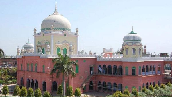 Saharanpur: मदरसा छात्र अब नहीं पढ़ पाएंगे इंग्लिश, दारुल उलूम के शिक्षा विभाग ने जारी किया तुगलकी फरमान