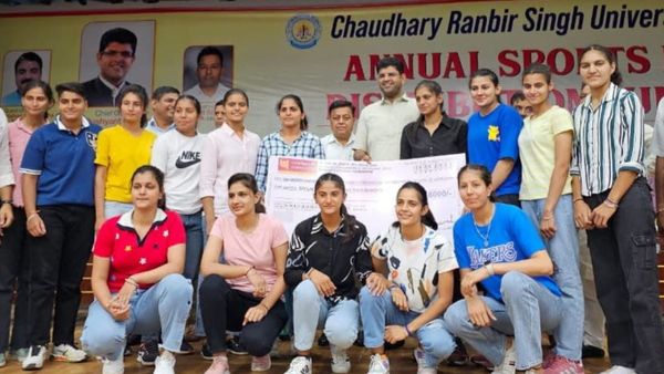 सीआरएसयू में बनेगा फैन्सिंग खेल का अभ्यास सेंटर, दुष्यंत चौटाला ने 21 लाख रुपए की अनुदान राशि देने की घोषणा
