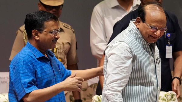 ट्रांसफर-पोस्टिंग पर केंद्र के अध्यादेश के खिलाफ सुप्रीम कोर्ट में दिल्ली सरकार, तुरंत रोक लगाने की मांग