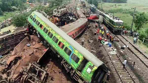 पूर्व रेल मंत्री दिनेश त्रिवेदी के बयान पर TMC का निशाना, कहा- वो सिर्फ लुटियंस में रहने के लिए ये कह रहे