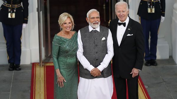 विदेशों से मिले कितनी कीमत तक के तोहफे खुद के पास रख सकते हैं पीएम मोदी, गिफ्ट्स रखने को लेकर क्या हैं नियम?