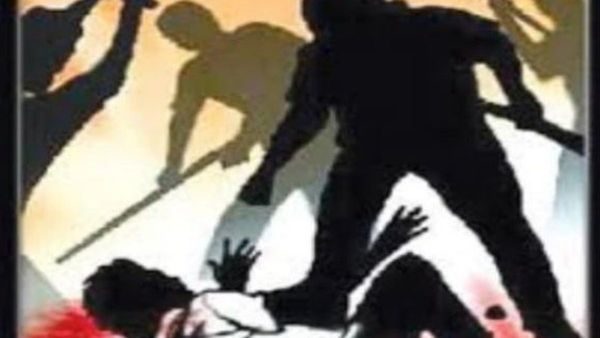 Gujarat: बढ़िया कपड़े-चश्मा पहनने पर दलित युवक को दंबगों ने बुरी तरह पीटा, बचाने आई मां को भी नहीं बख्शा