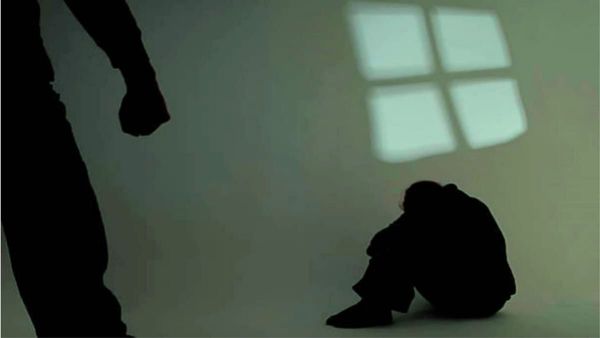 MP: पैदल यात्रा कर रहे युवक को साधु ने बिस्तर में दी शरण, दूध में गोली मिलाकर किया गंदा काम