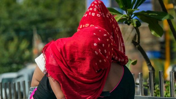 Heat wave: लू की वजह से यूपी-बिहार में 100 की मौत, एक ही जिले के 54 लोगों की गई जान, जांच के दिए गए आदेश