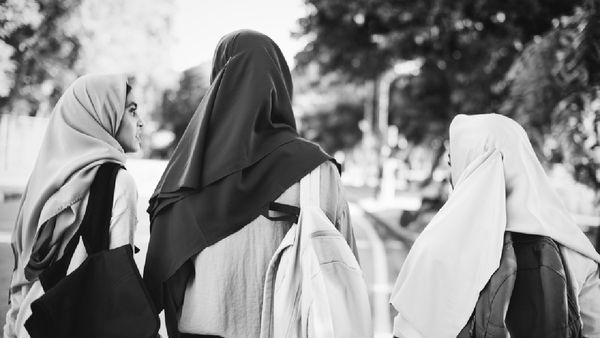 Kerala: सरकारी मेडिकल कॉलेज में हिजाब पर विवाद, ऑपरेशन थिएटर में स्टूडेंट्स ने की ये खास ड्रेस पहनने की मांग