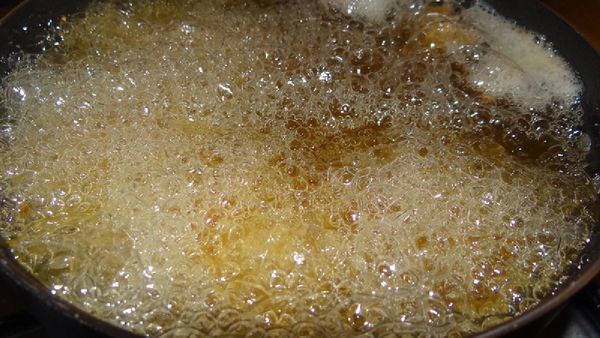 Gwalior News: पड़ोसी से बात करने के लिए मना किया तो बौखलाई पत्नी, पति के शरीर पर डाल दिया खौलता हुआ तेल