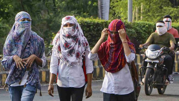 Delhi Weather Update: दिल्ली-एनसीआर में अभी और सताएगी गर्मी, 4 से 5 दिनों तक हीटवेव चलने की संभावना नहीं