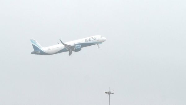 IndiGo Flight: आसमान में रास्ता भटक गई इंडिगो की फ्लाइट, पाकिस्तान में घुसी, ये वजह आई सामने