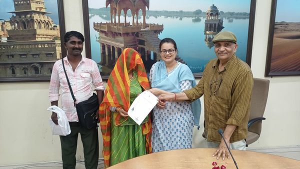 जैसलमेर DM IAS टीना डाबी की वजह से खिल उठे पाक विस्‍थापित परिवारों के चेहरे, मिली भारत की नागरिकता