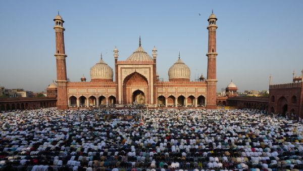 Bakrid 2023: जामा मस्जिद में लोगों ने बकरीद की नमाज अदा की, दिल्ली पुलिस ने जारी की ट्रैफिक एडवायजरी