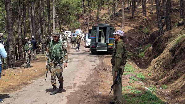 Jammu-Kashmir: पुंछ में LoC पर घुसपैठ की कोशिश, गोलीबारी में एक जवान जख्मी