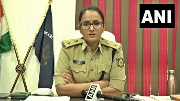 Illegal Mining: कॉन्सटेबल पर ट्रैक्टर चढ़ाने का केस, मुख्य आरोपी अरेस्ट, कर्नाटक के तीन पुलिसकर्मी सस्पेंड