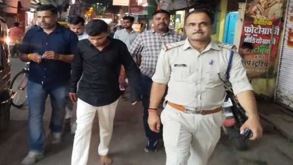 Sagar: कटरबाज का सरे बाजार निकाला जुलूस, पुलिस ने निकाली हेकड़ी