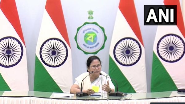 दाल में कुछ काला है, टक्कर रोधी उपकरण के बारे में बताया तो रेल मंत्री ने अपना मुंह नहीं खोला: ममता बनर्जी