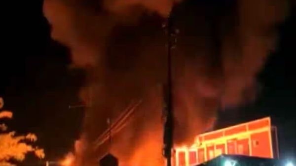 Manipur: मणिपुर में मंत्री का निजी गोदाम आग के हवाले, घर भी जलाने की कोशिश