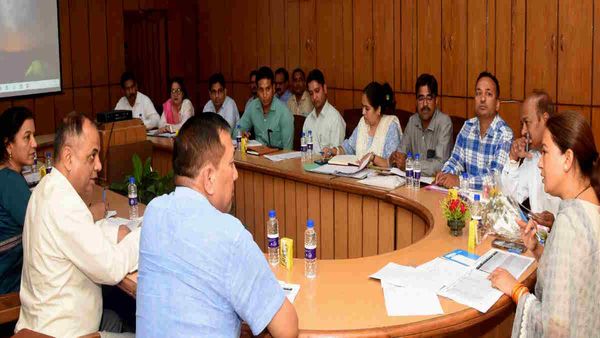 Uttarakhand: महिला कल्याण मंत्री रेखा आर्या ने की समीक्षा, कहा-योजनाओं का अधिक लोगों को मिले लाभ 