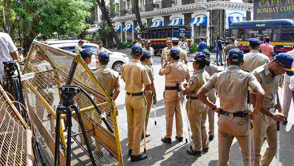 Mumbai: किराए को लेकर हुई बहस के बाद ऑटो चालक ने नशे में धुत व्यक्ति का किया यौन उत्पीड़न, मोबाइल-ATM भी छीना
