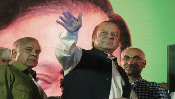 नवाज शरीफ का पाकिस्तान लौटने का रास्ता साफ, इमरान खान की पार्टी हुई खल्लास.. फिर बनेंगे PM, डील फाइनल!