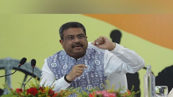 10वीं की NCERT किताब से हटेगा चार्ल्स डार्विन का सिद्धांत? शिक्षा मंत्री धर्मेंद्र प्रधान ने दिया ये जवाब