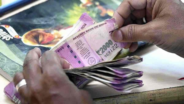 Counterfeit Currency: नकली नोटों से असली तबाही