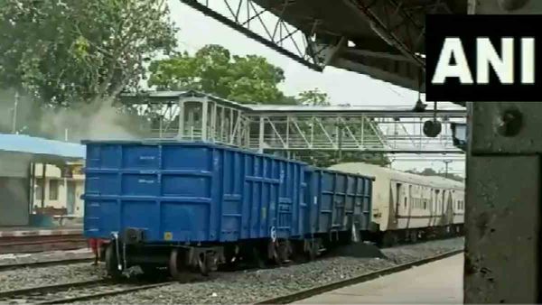 Odisha: बालासोर में टला बड़ा हादसा, रूपसा स्टेशन पर कोयले से लदी मालगाड़ी के डिब्बे में लगी आग