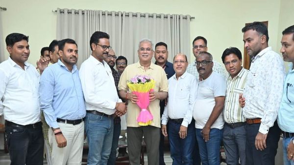 छत्तीसगढ़  में पटवारियों की हड़ताल समाप्त, CM भूपेश  से पटवारी संघ पदाधिकारियों ने की मुलाकात  