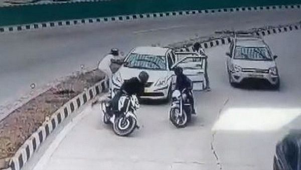 प्रगति मैदान सुरंग में डिलीवरी एजेंट से लूट मामले में दिल्ली पुलिस की बड़ी कामयाबी, 2 आरोपी गिरफ्तार