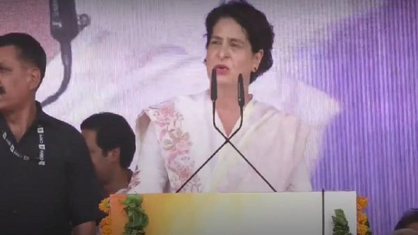 Priyanka Gandhi ने MP को दी 5 गारंटी, सरकार को बताया रिश्वतराज, घोटालाराज