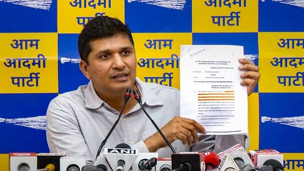 'हत्याओं से आज दिल्ली डरी हुई है, क्या एलजी साहब किसी से मिले', सौरभ भारद्वाज ने विनय सक्सेना को घेरा