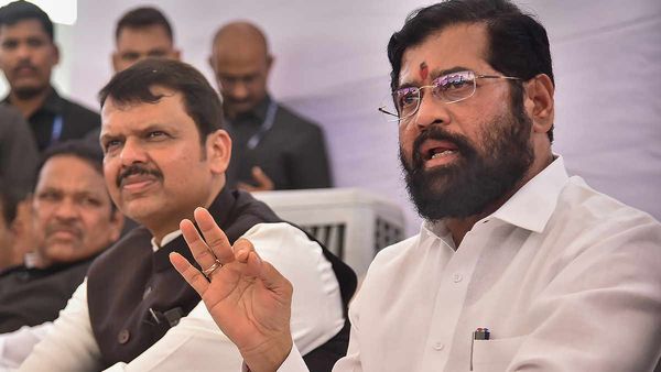 देवेंद्र फडणवीस के बजाय सीएम के तौर पर लोगों को एकनाथ शिंदे अधिक हैं पसंद, शिवसेना ने विज्ञापन में किया दावा