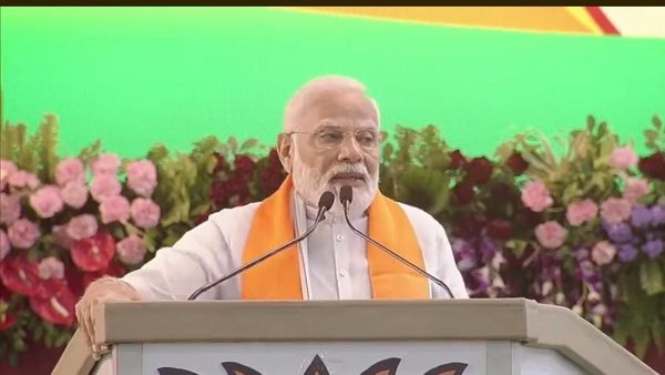 Bhopal: तीन तलाक पर गरजे PM मोदी, बोले- इस्लाम में ये जरूरी अंग है, तो पाकिस्तान व इंडोनेशिया में क्यों नहीं