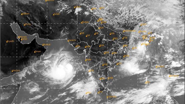 चक्रवाती तूफान 'बिपारजॉय' से पाकिस्तान में भी कोहराम, सिंध में तटीय क्षेत्र कराए जा रहे खाली