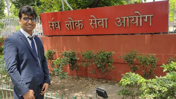 Vishal Sarraf AIR-4: विशाल सर्राफ का इंडियन कोस्ट अकाउंट सर्विस में चयन, चौथी बार लगी केंद्र की नौकरी