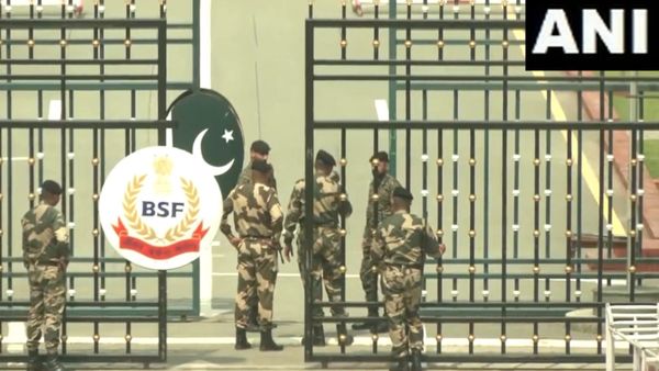 ईद के दिन अटारी वाघा बार्डर पर क्या हुआ, देखिए VIDEO