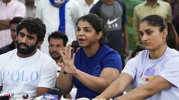 बृजभूषण के खिलाफ पहलवानों ने 5 महीने बाद खत्म किया धरना, बोले- 'अब सड़क पर नहीं, कोर्ट में लड़ेंगे'
