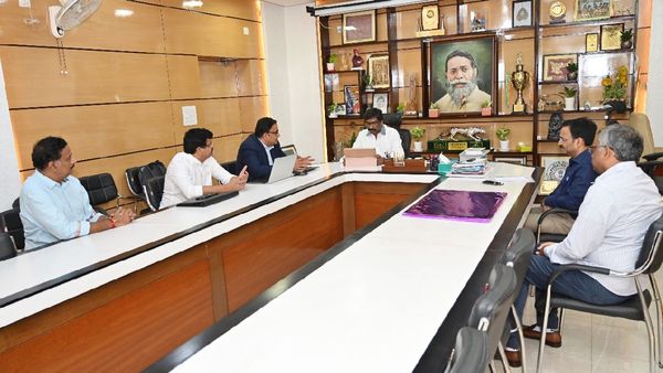 सीएम हेमंत सोरेन ने इंदिरा आवास योजनाओं की सरकारी राशि गबन करनेवाले अफसरों के खिलाफ कार्रवाई का दिया आदेश