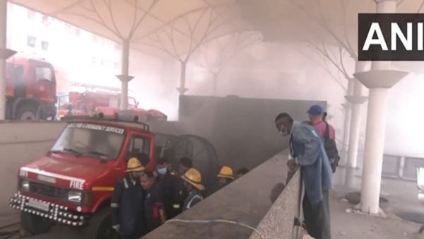 अहमदाबाद: अस्पताल में आग लगने से मचा हड़कंप, 100 मरीजों को निकाला गया बाहर