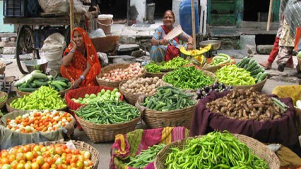 Vegetables Price In Delhi: टमाटर के बाद अब मिर्ची, अदरक और धनिया खरीदना हुआ मुश्किल, चेक करें नए रेट