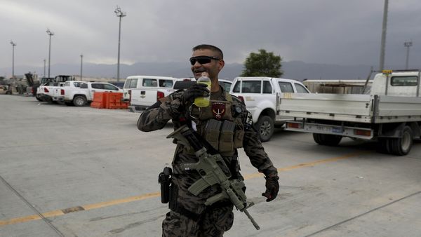 US की मदद करने की सजा पा रहे अफगान, बाइडेन प्रशासन ने छोड़ा अकेला, तालिबान को सौंप रहा पाकिस्तान