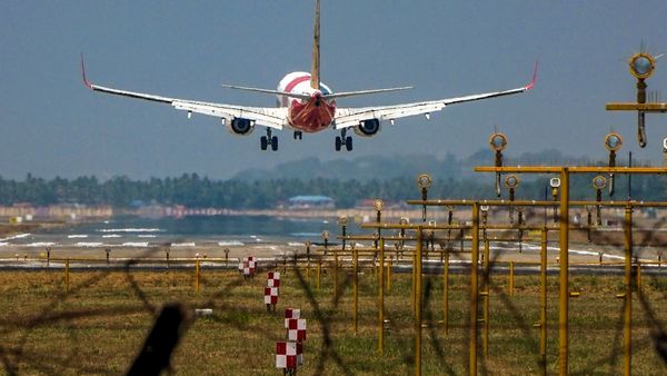 Air India:आधे रास्ते से वापस लौटा दुबई जा रहा विमान, तिरुवनंतपुरम में सुरक्षित लैंडिंग,जानें पूरा मामला