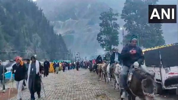 हर-हर महादेव के नारों के साथ फिर से शुरू हुई अमरनाथ यात्रा, मौसम में हुआ सुधार