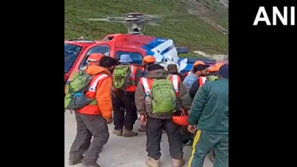 अमरनाथ यात्रा के दौरान महिला पर पत्थर गिरने से मौत, 2 जवान घायल