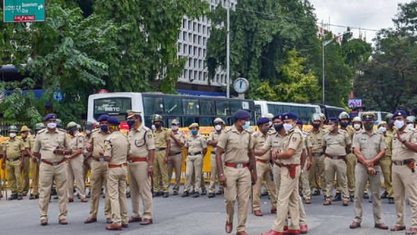 बेंगलुरू से पांच संदिग्ध आतंकियों को किया गया गिरफ्तार, धमाके की बना रहे थे योजना