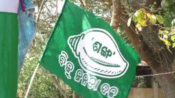 बीजद नेताओं ने किया आंध्र प्रदेश के नेता का स्वागत, कांग्रेस ने किया विरोध